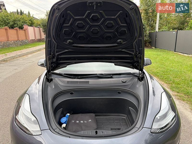 Седан Tesla Model 3 2021 в Киеве