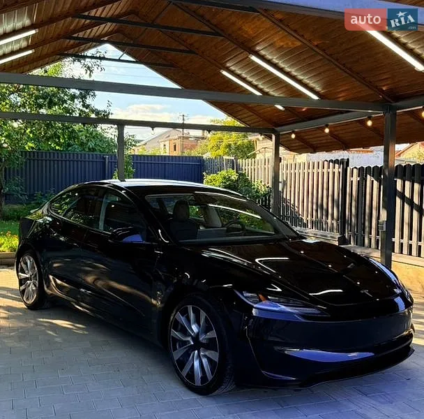 Tesla Model 3 2025