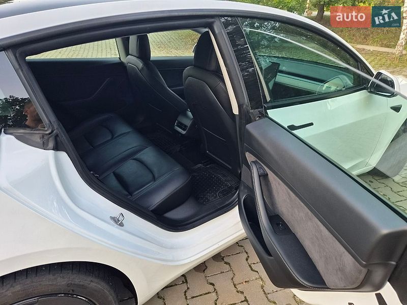 Седан Tesla Model 3 2021 в Ківерцях