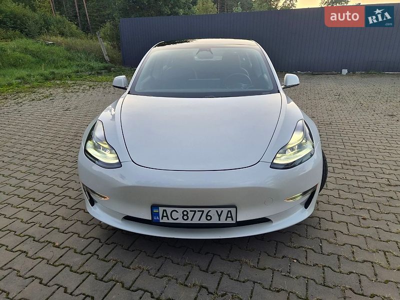 Седан Tesla Model 3 2021 в Ківерцях