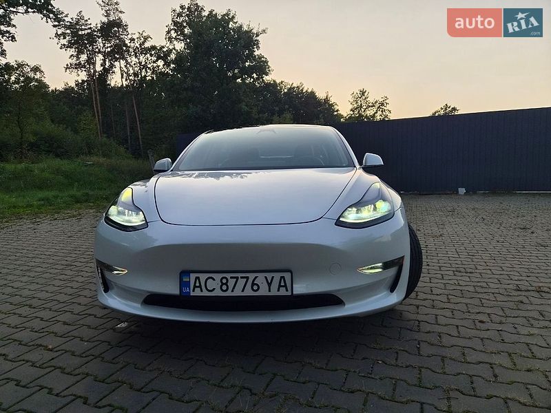 Седан Tesla Model 3 2021 в Ківерцях