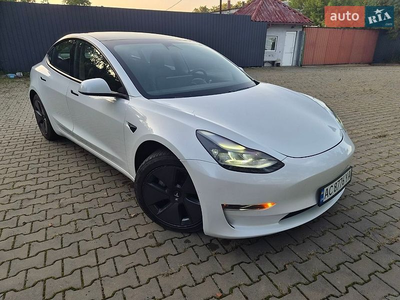 Седан Tesla Model 3 2021 в Ківерцях