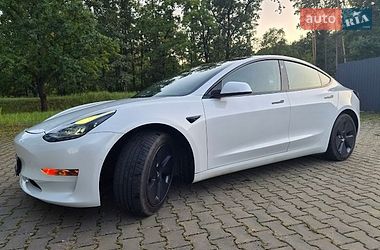 Седан Tesla Model 3 2021 в Киверцах