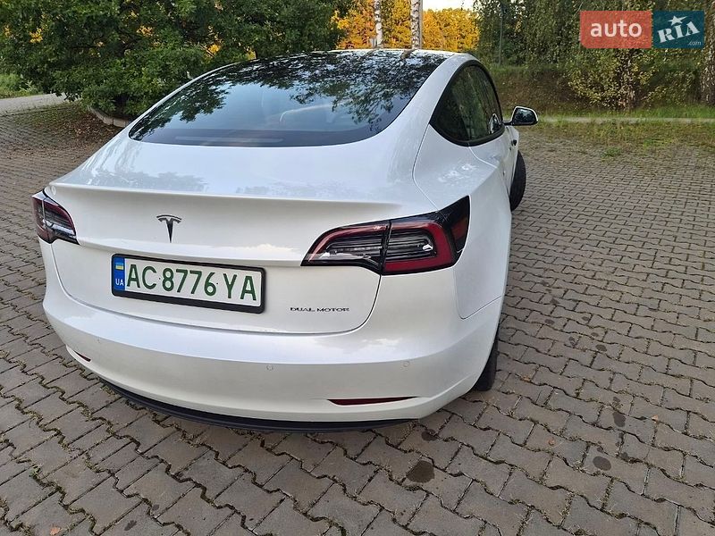 Седан Tesla Model 3 2021 в Ківерцях