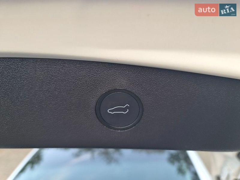 Седан Tesla Model 3 2021 в Ківерцях