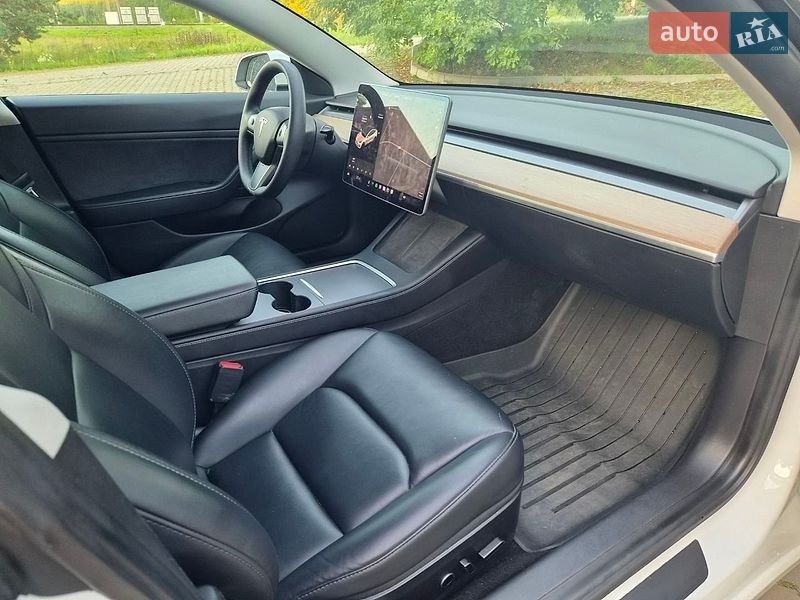 Седан Tesla Model 3 2021 в Ківерцях