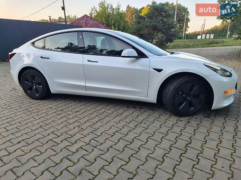 Седан Tesla Model 3 2021 в Ківерцях