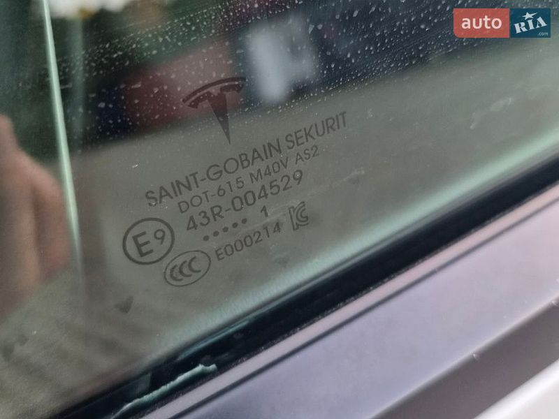 Седан Tesla Model 3 2021 в Ківерцях