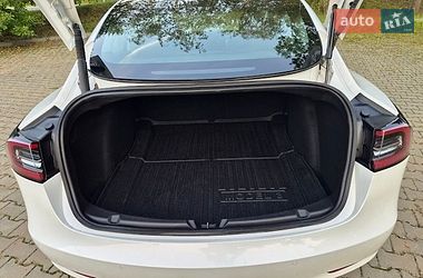 Седан Tesla Model 3 2021 в Ківерцях