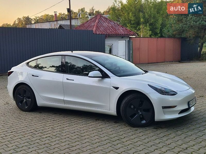 Седан Tesla Model 3 2021 в Ківерцях