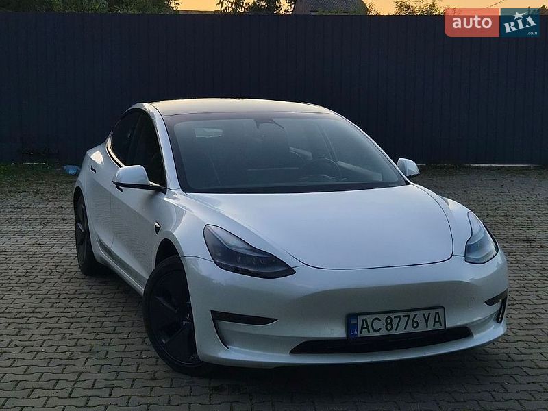 Седан Tesla Model 3 2021 в Ківерцях