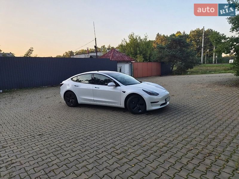 Седан Tesla Model 3 2021 в Ківерцях