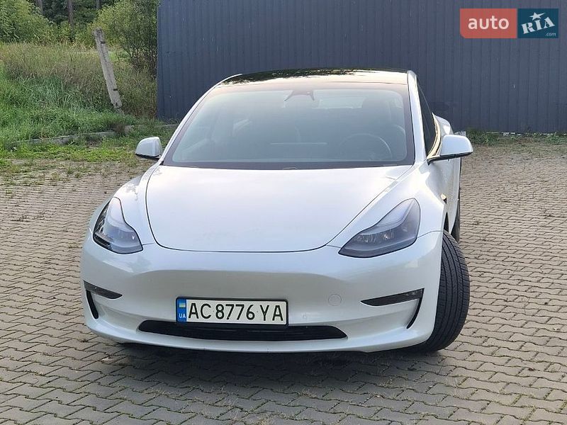 Седан Tesla Model 3 2021 в Ківерцях