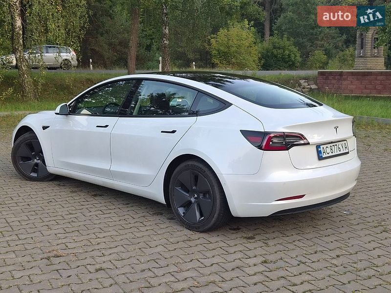 Седан Tesla Model 3 2021 в Ківерцях