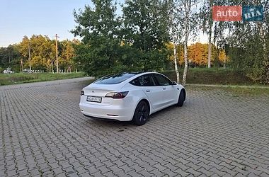 Седан Tesla Model 3 2021 в Ківерцях