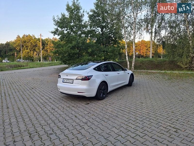 Седан Tesla Model 3 2021 в Ківерцях
