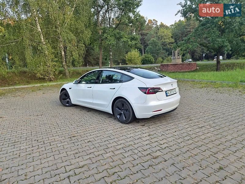 Седан Tesla Model 3 2021 в Ківерцях