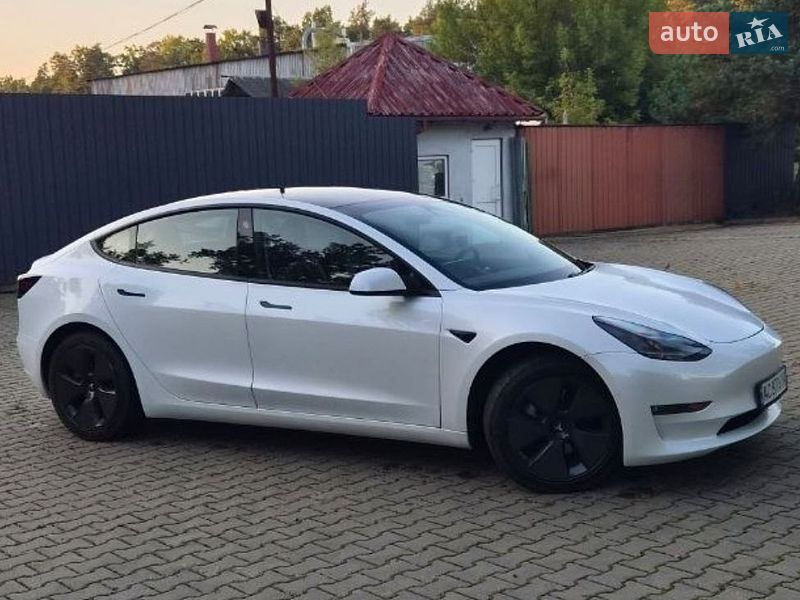 Седан Tesla Model 3 2021 в Ківерцях