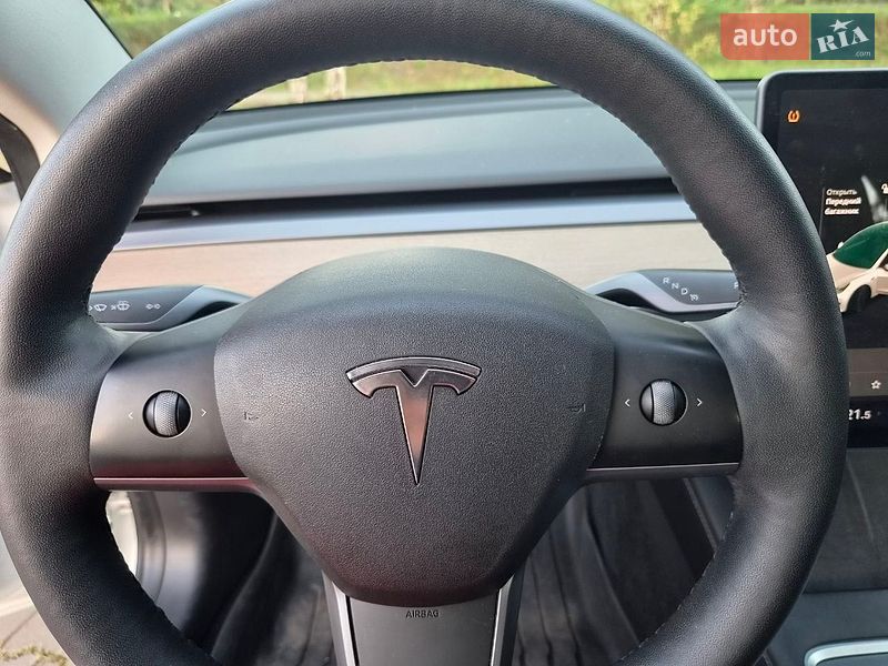 Седан Tesla Model 3 2021 в Киверцах