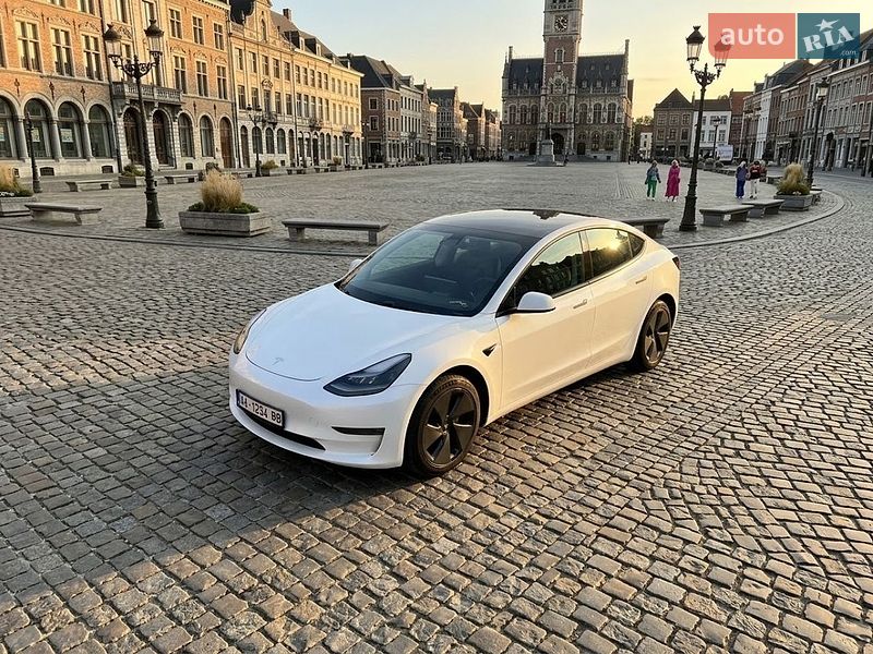 Седан Tesla Model 3 2021 в Ківерцях