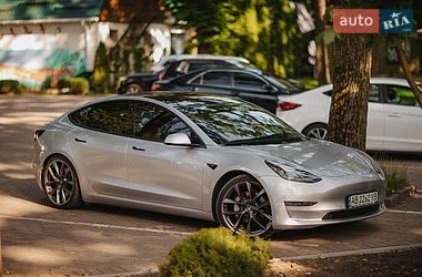 Седан Tesla Model 3 2018 в Виннице