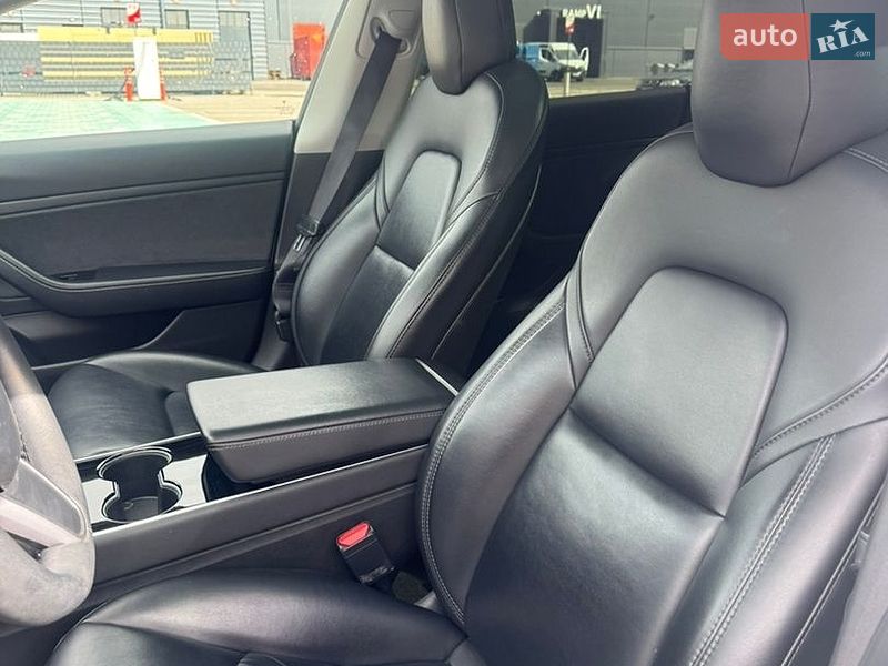 Седан Tesla Model 3 2019 в Києві