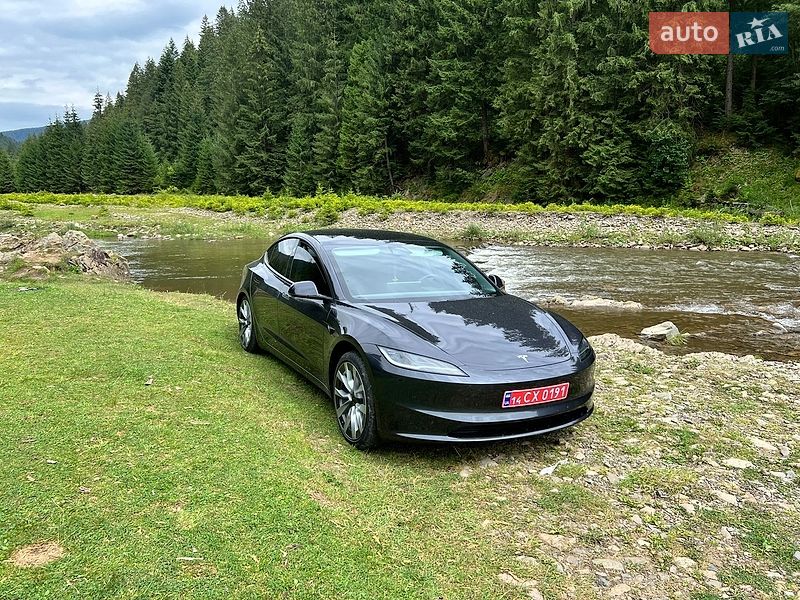 Tesla Model 3 2025