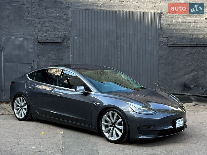 Седан Tesla Model 3 2018 в Киеве