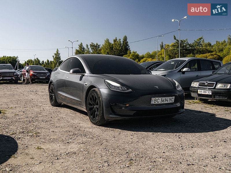 Седан Tesla Model 3 2020 в Львові