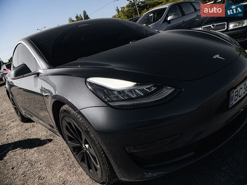 Седан Tesla Model 3 2020 в Львові