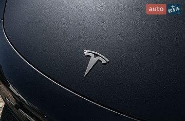Седан Tesla Model 3 2020 в Львові