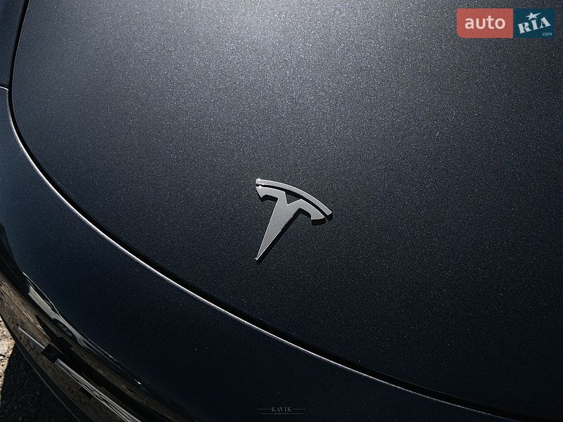 Седан Tesla Model 3 2020 в Львове