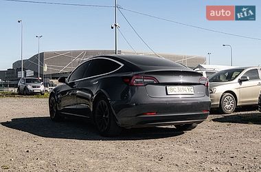 Седан Tesla Model 3 2020 в Львові