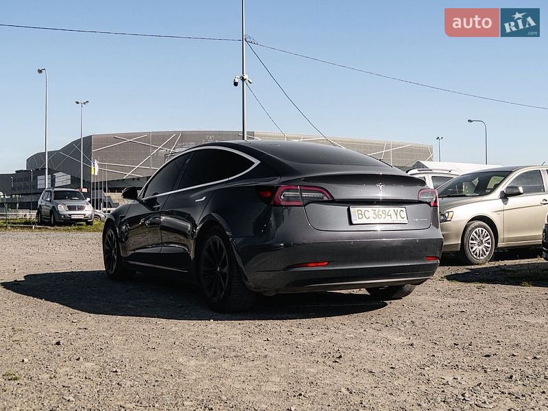 Седан Tesla Model 3 2020 в Львові