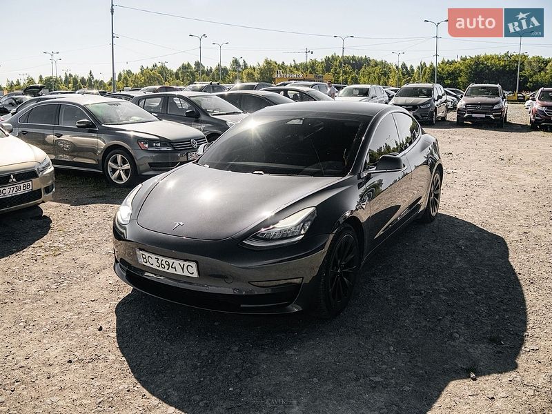 Седан Tesla Model 3 2020 в Львові
