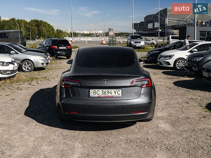 Седан Tesla Model 3 2020 в Львові