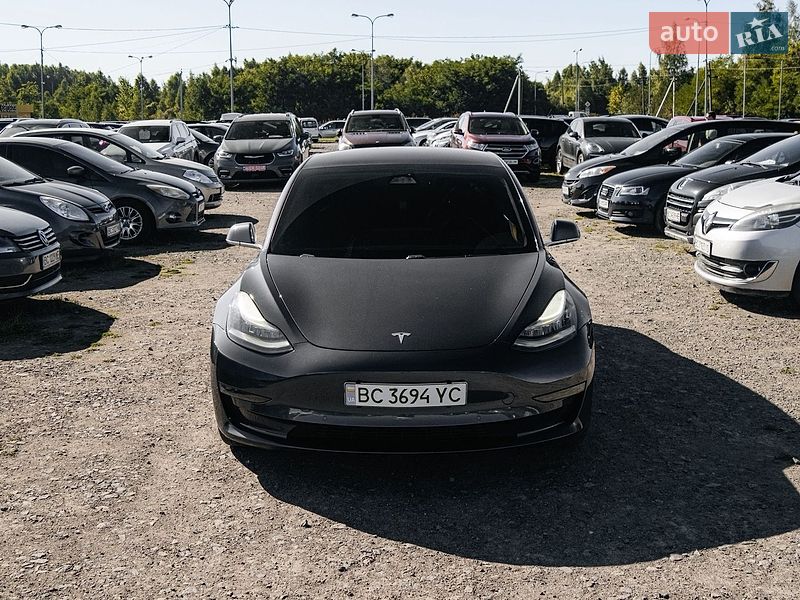 Седан Tesla Model 3 2020 в Львові