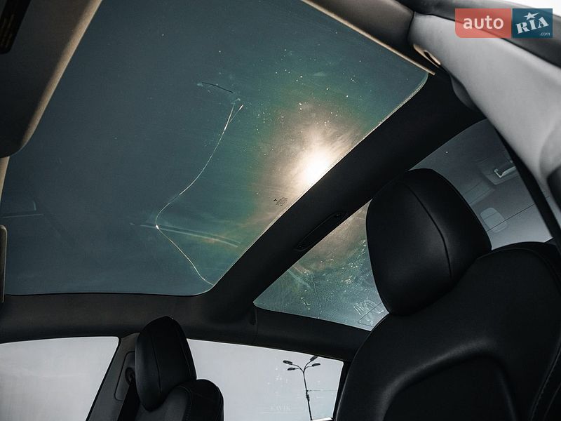 Седан Tesla Model 3 2020 в Львові