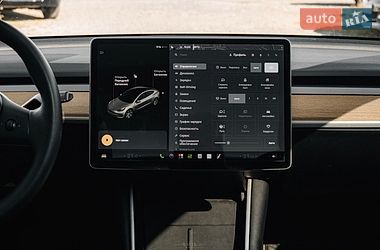 Седан Tesla Model 3 2020 в Львові