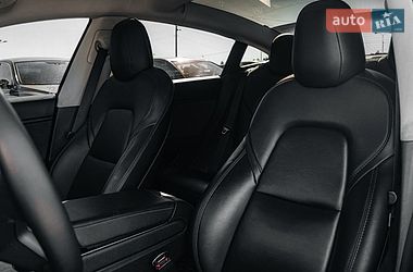 Седан Tesla Model 3 2020 в Львові