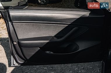 Седан Tesla Model 3 2020 в Львові