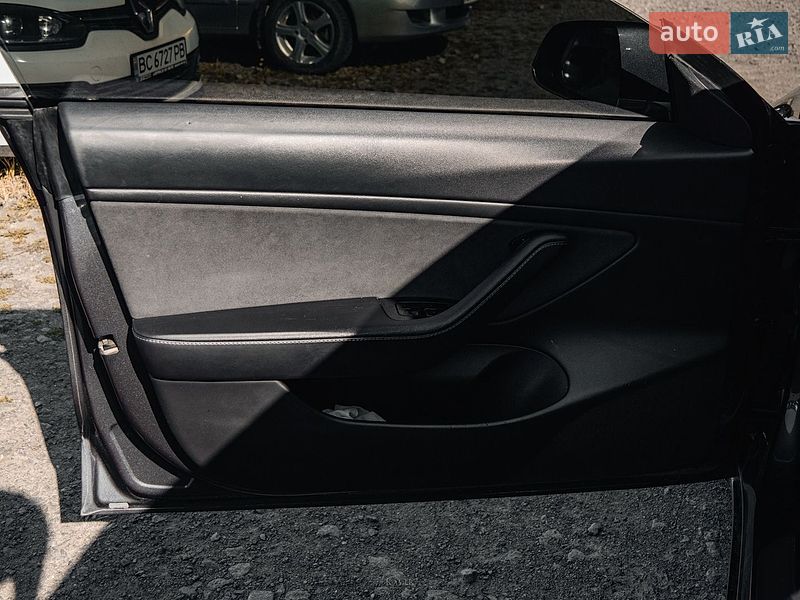 Седан Tesla Model 3 2020 в Львові