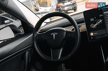 Седан Tesla Model 3 2020 в Львові