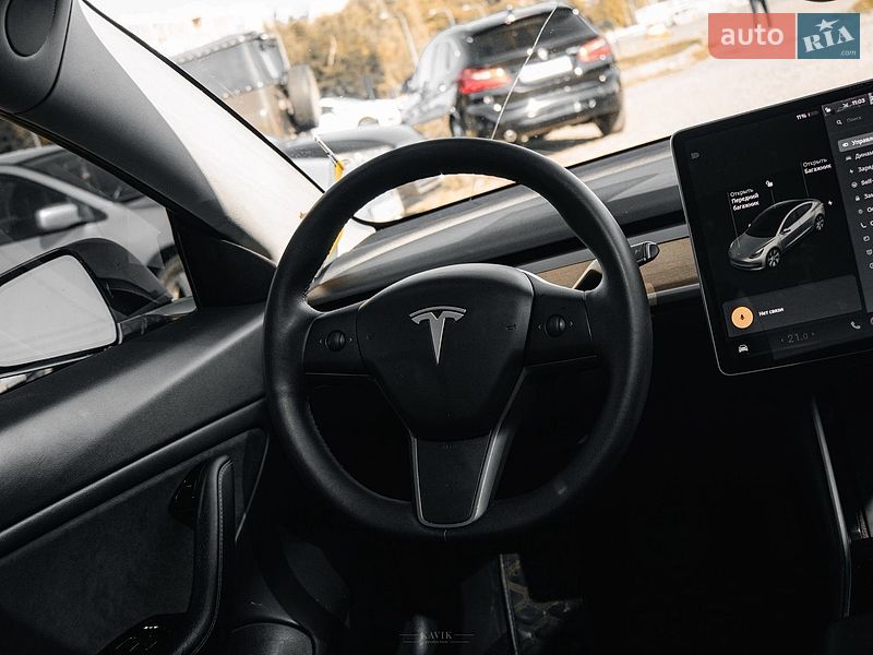 Седан Tesla Model 3 2020 в Львові