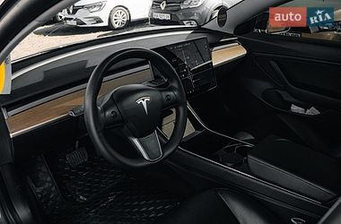 Седан Tesla Model 3 2020 в Львові