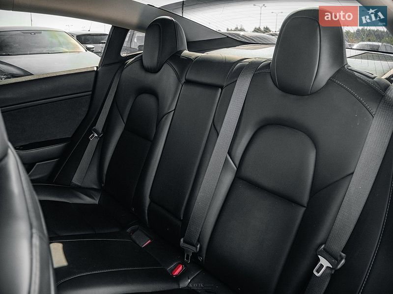 Седан Tesla Model 3 2020 в Львові