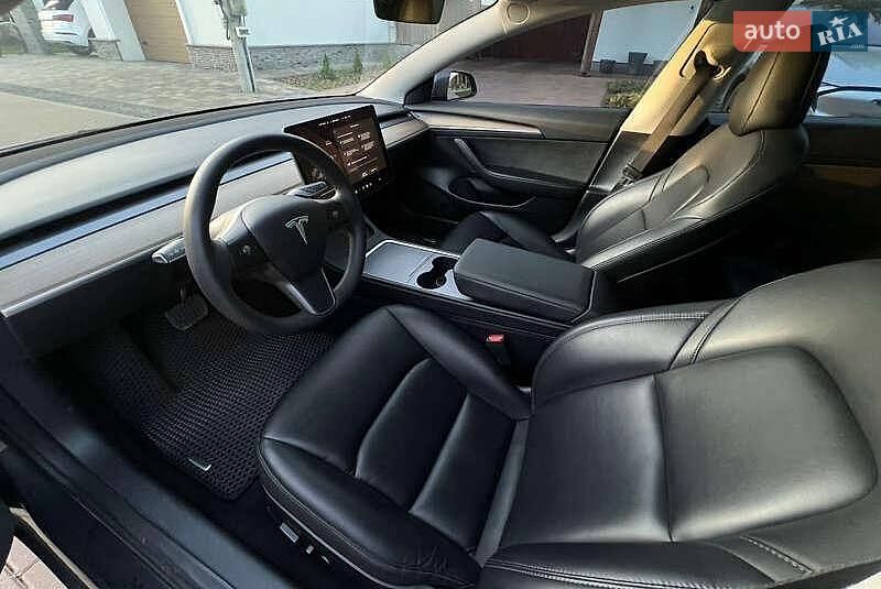 Седан Tesla Model 3 2022 в Киеве