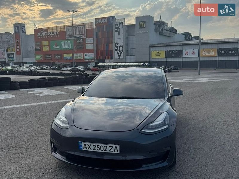 Седан Tesla Model 3 2018 в Харкові