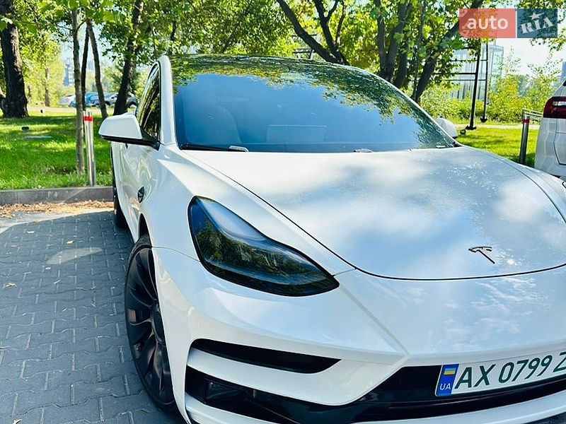 Седан Tesla Model 3 2021 в Киеве фото 3 Седан Tesla Model 3 2021 в Киеве