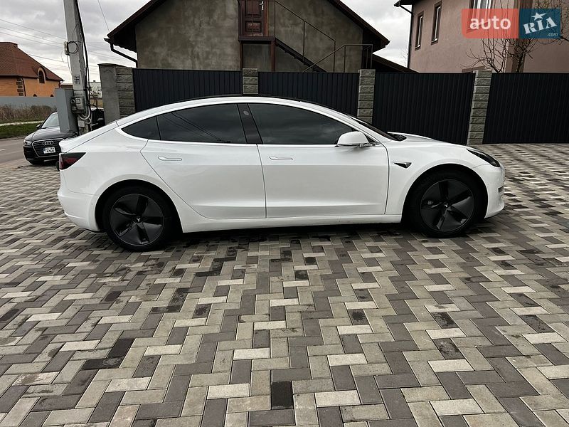 Седан Tesla Model 3 2019 в Києві